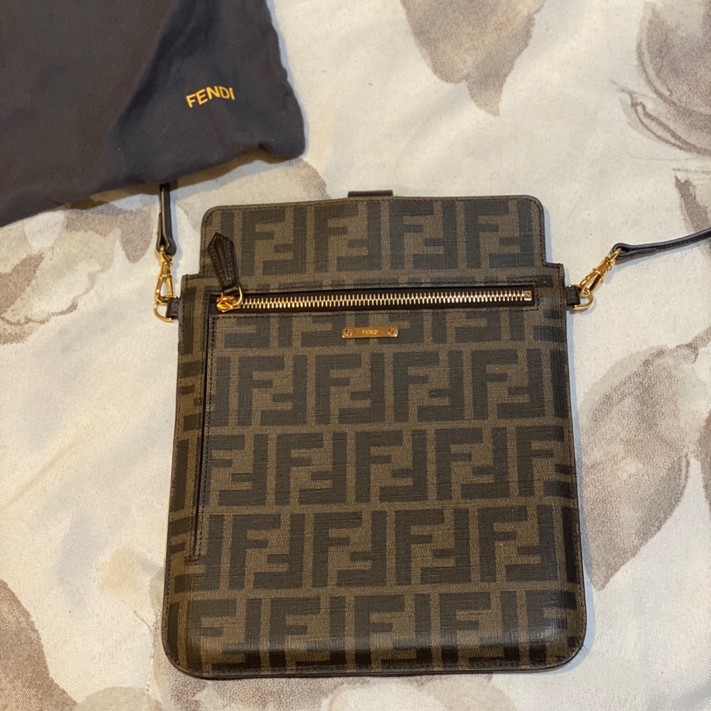 Fendi crossbody! Only used a few times, ready for something new.